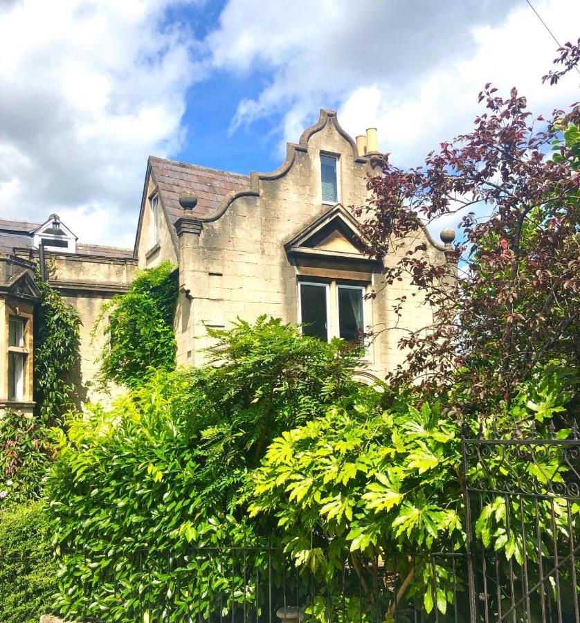 Lauras Townhouse Apartments Dressmakers Salon Bath Exterior foto