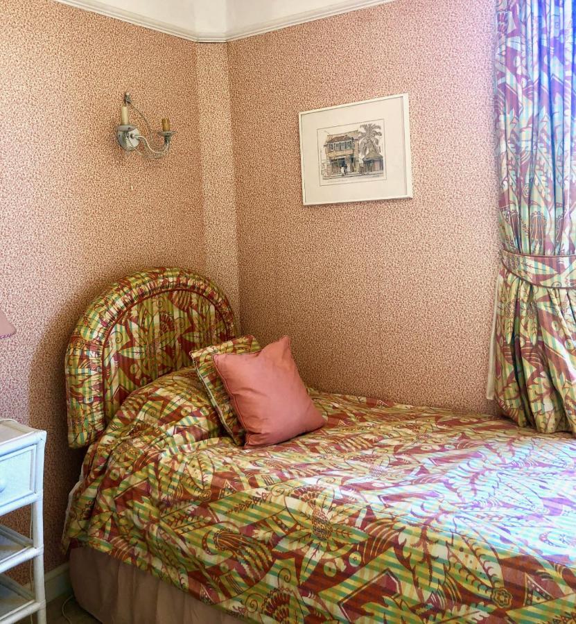 Lauras Townhouse Apartments Dressmakers Salon Bath Exterior foto