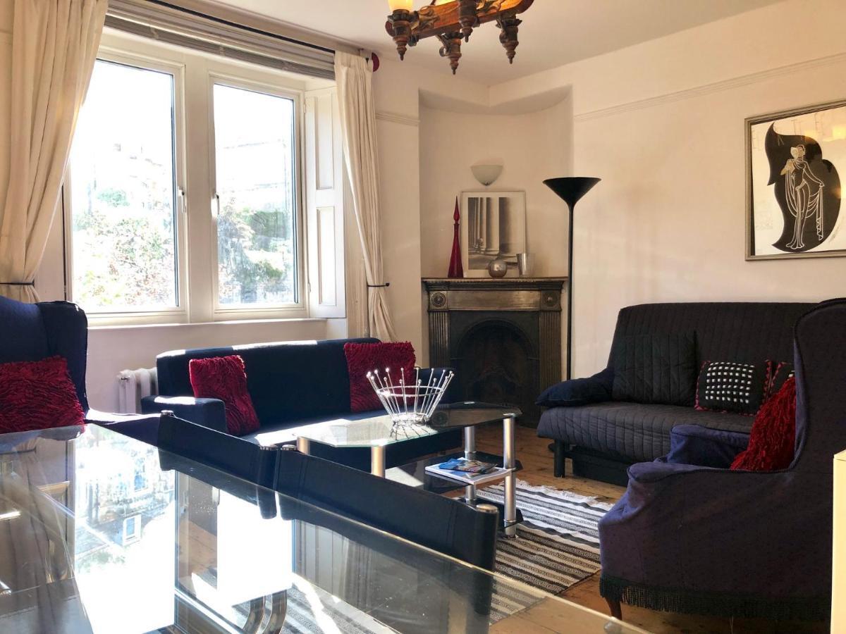 Lauras Townhouse Apartments Dressmakers Salon Bath Exterior foto